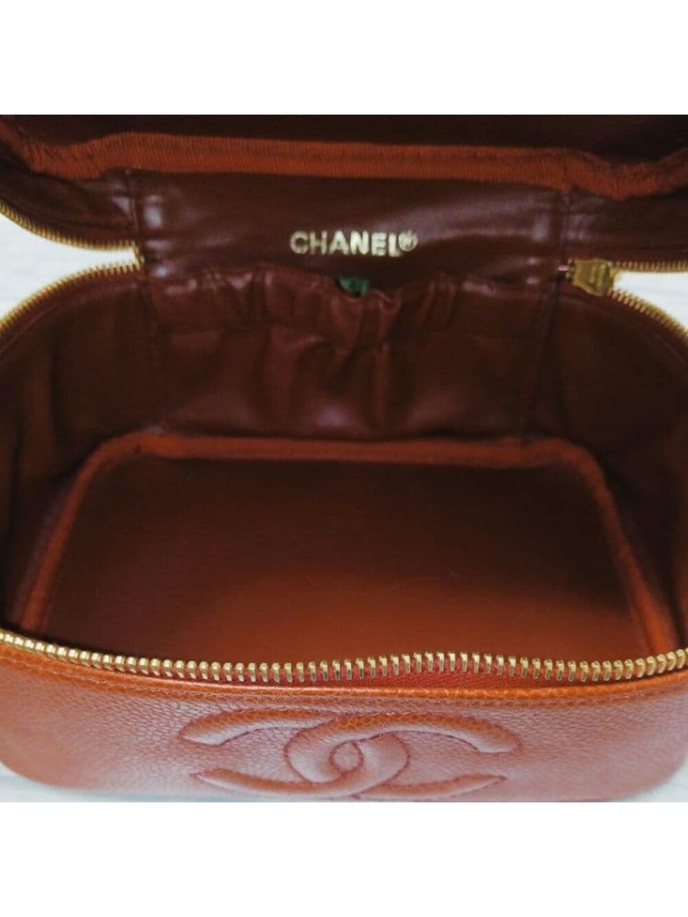 Chanel Vanity Pouch Caviar Leather Red CC Logo - Picture 6 of 10